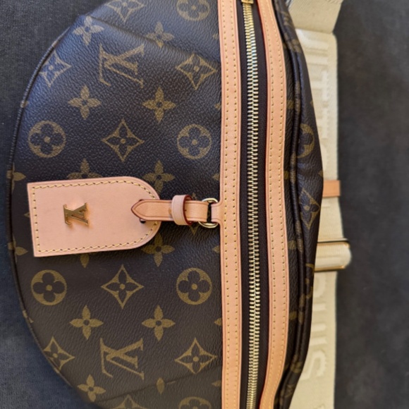 Louis Vuitton Lv monogram bumbag - Picture 1 of 4